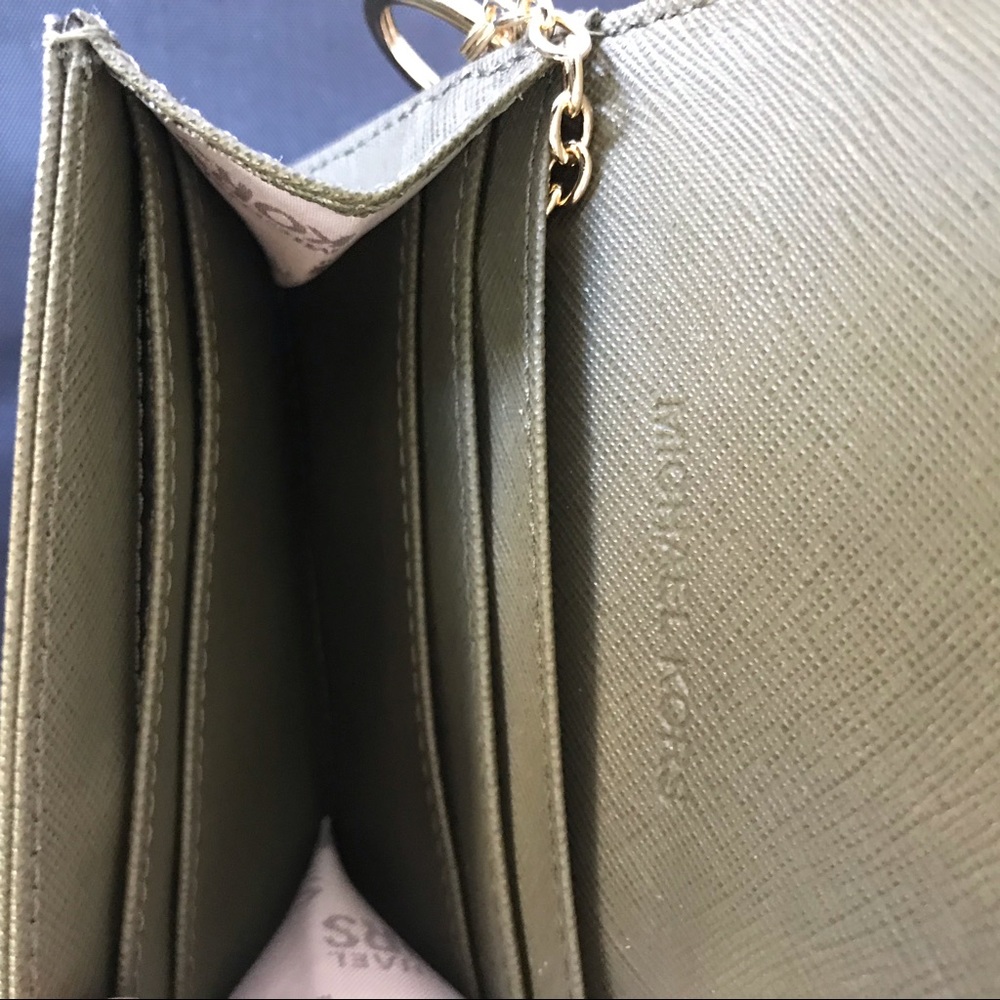 Michael Kors Jet Set Travel Wallet - Picture 5 of 6